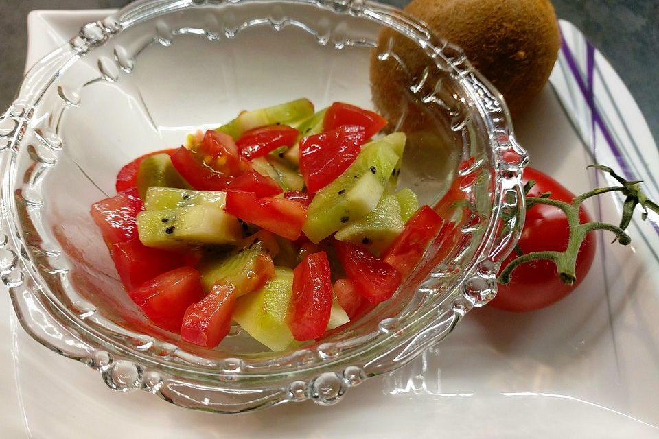 Tomaten-Kiwi-Salat