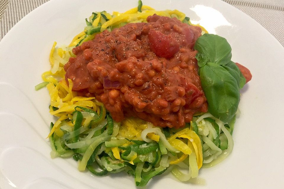 Zucchininudeln mit Linsen-Bolognese