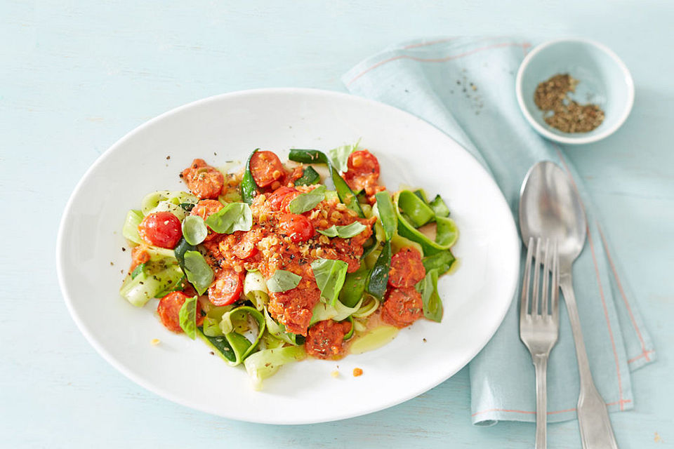 Zucchininudeln mit Linsen-Bolognese