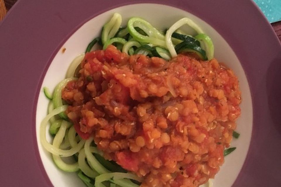 Zucchininudeln mit Linsen-Bolognese