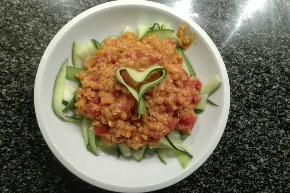 Zucchininudeln mit Linsen-Bolognese