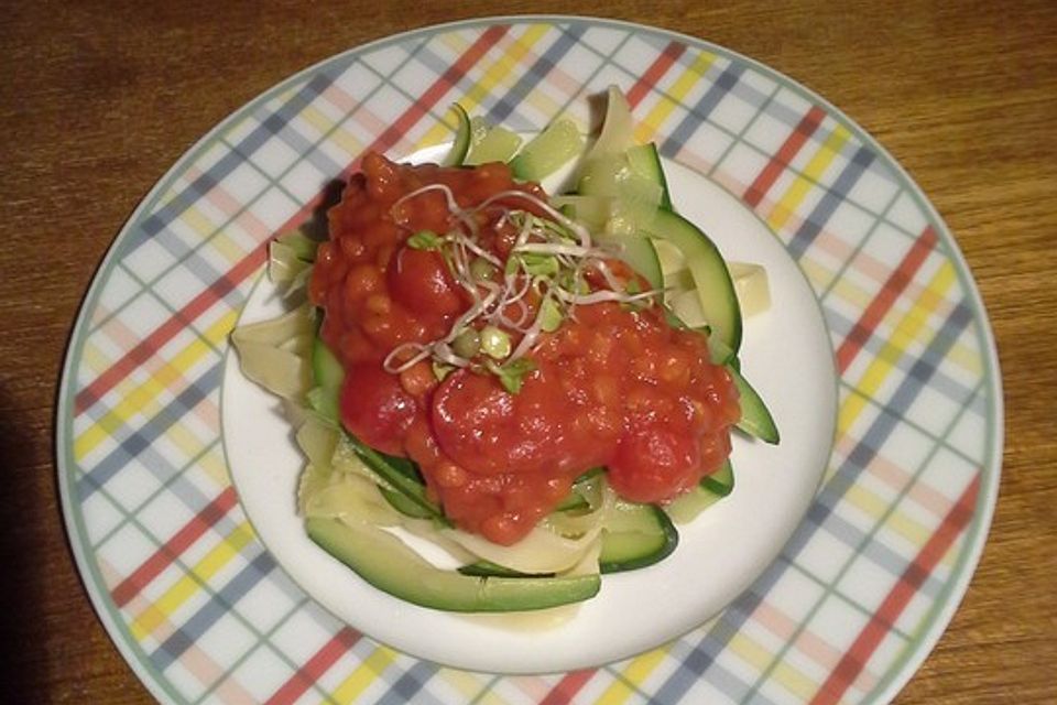 Zucchininudeln mit Linsen-Bolognese