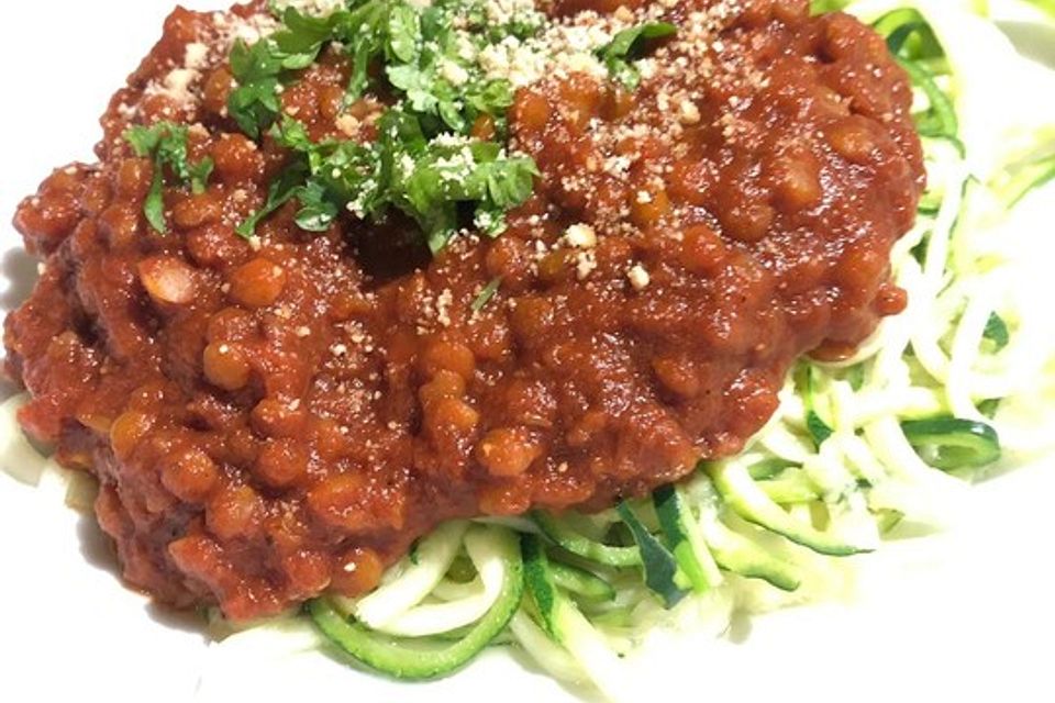 Zucchininudeln mit Linsen-Bolognese