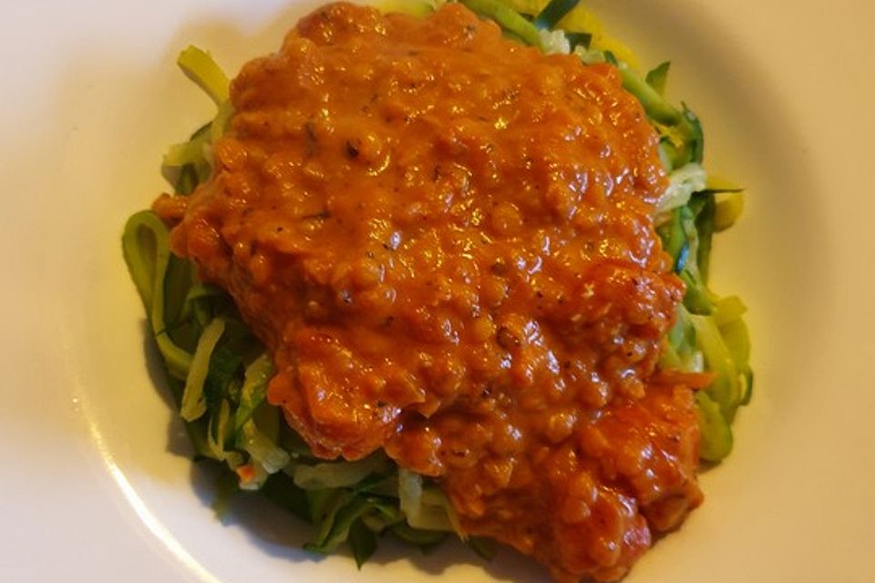 Zucchininudeln mit Linsen-Bolognese