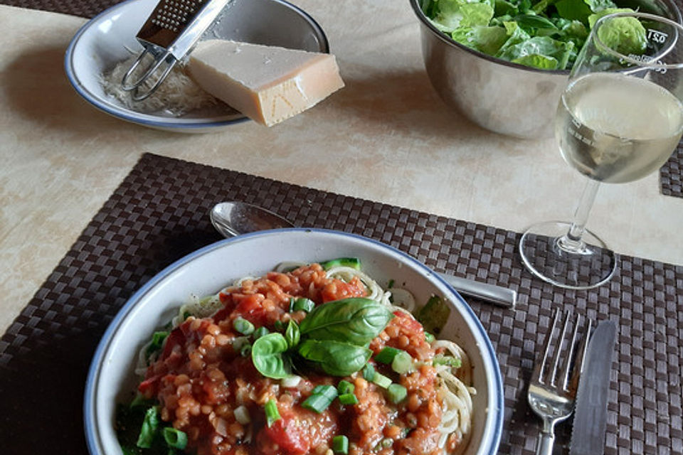 Zucchininudeln mit Linsen-Bolognese