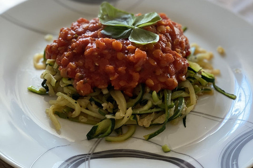 Zucchininudeln mit Linsen-Bolognese