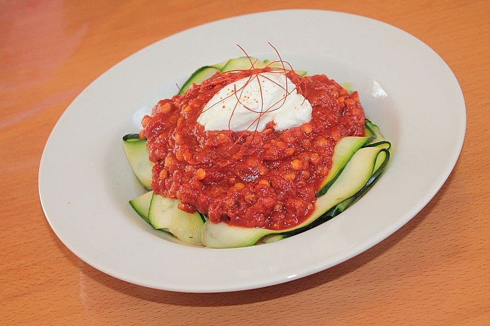 Zucchininudeln mit Linsen-Bolognese