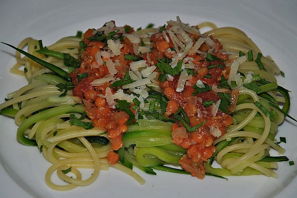 Zucchininudeln mit Linsen-Bolognese