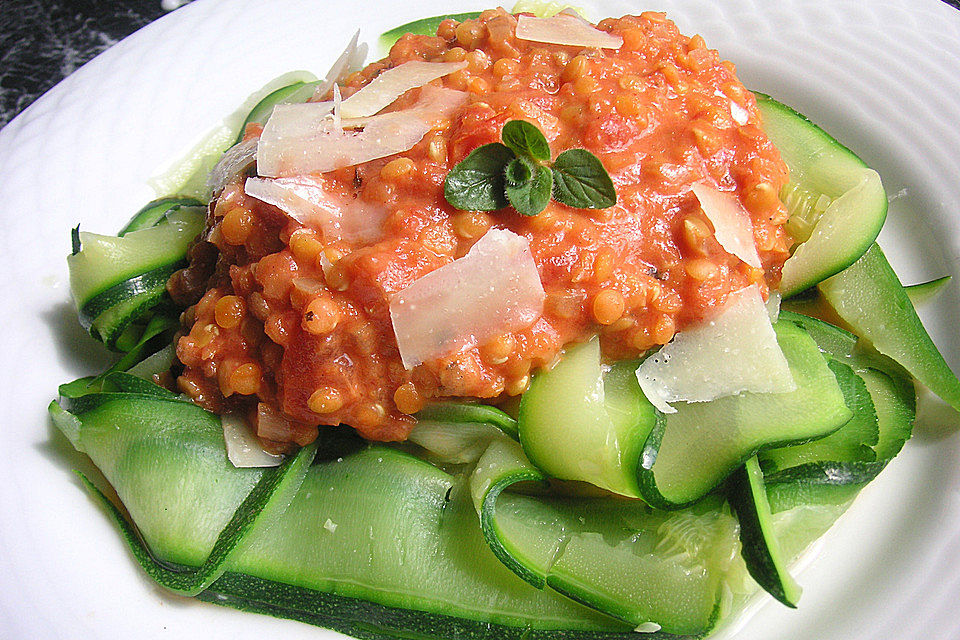 Zucchininudeln mit Linsen-Bolognese