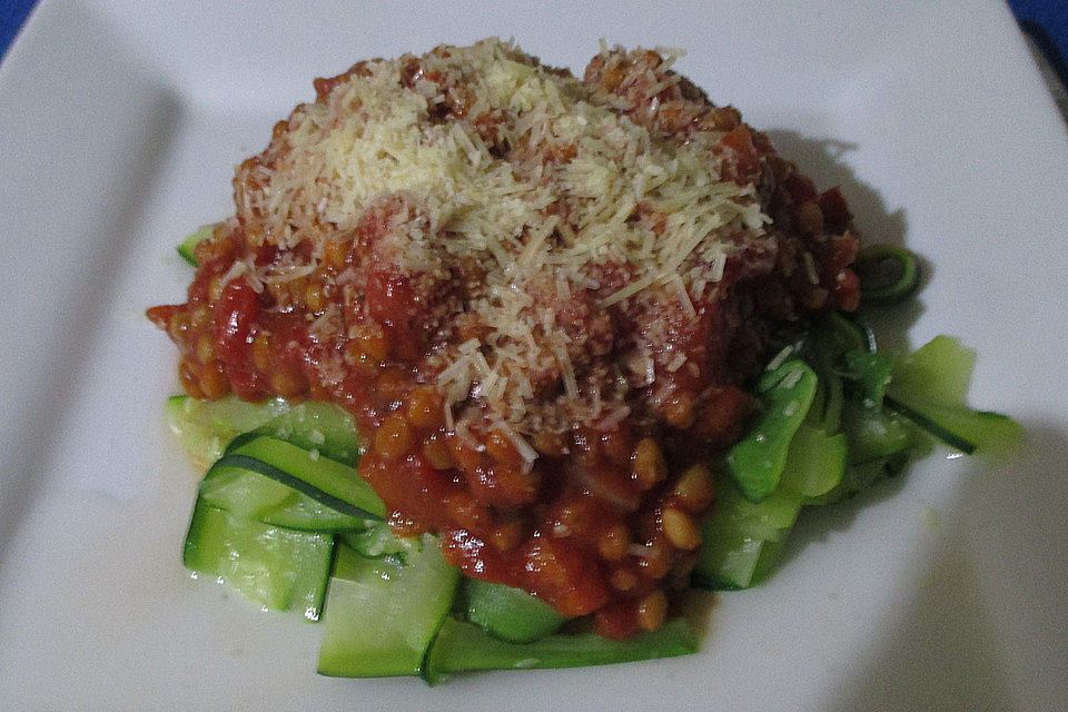 Zucchininudeln mit Linsen-Bolognese