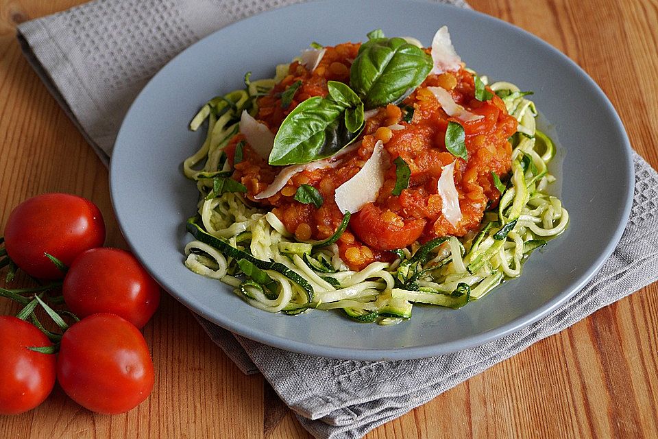 Zucchininudeln mit Linsen-Bolognese