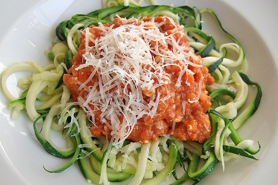 Zucchininudeln mit Linsen-Bolognese