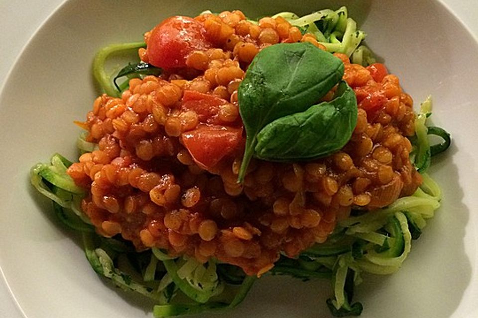 Zucchininudeln mit Linsen-Bolognese