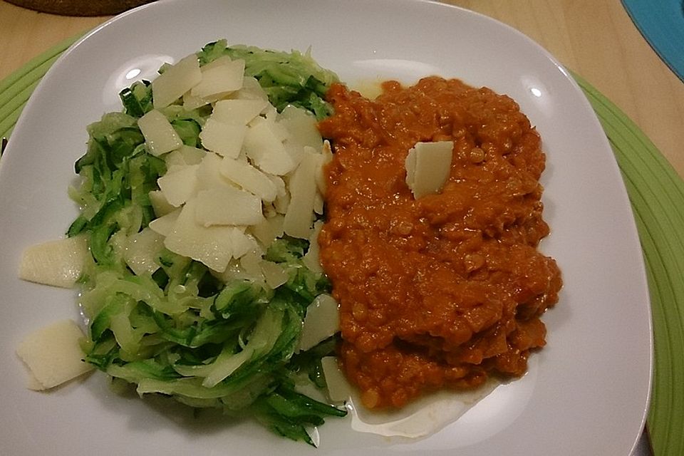 Zucchininudeln mit Linsen-Bolognese