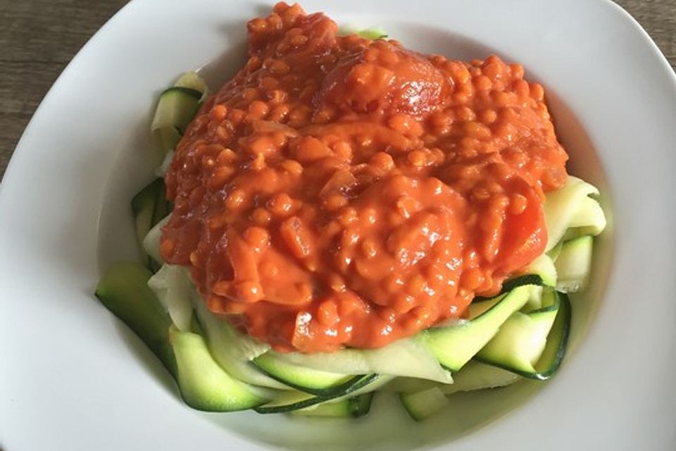 Zucchininudeln mit Linsen-Bolognese