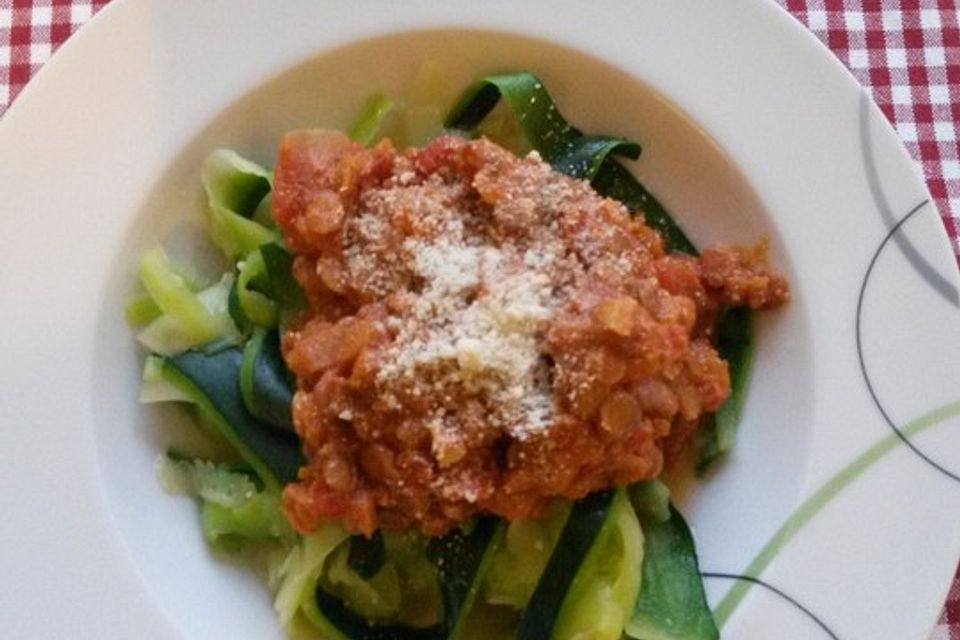 Zucchininudeln mit Linsen-Bolognese