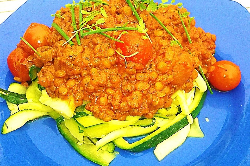 Zucchininudeln mit Linsen-Bolognese