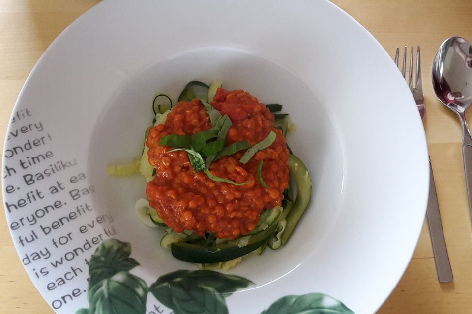 Zucchininudeln mit Linsen-Bolognese