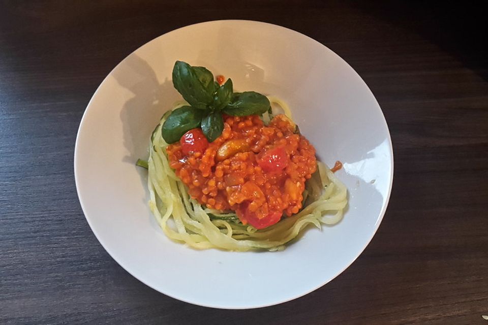 Zucchininudeln mit Linsen-Bolognese