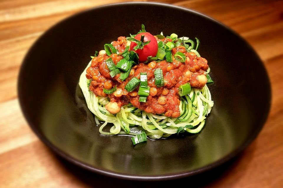 Zucchininudeln mit Linsen-Bolognese