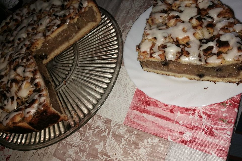 Apfel-Walnuss-Kuchen mit Decke