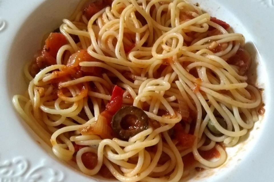 Spaghetti mit Tomaten-Chili-Einlage