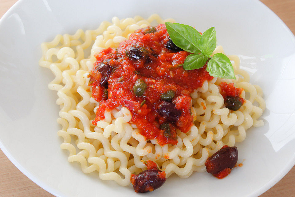 Spaghetti mit Tomaten-Chili-Einlage