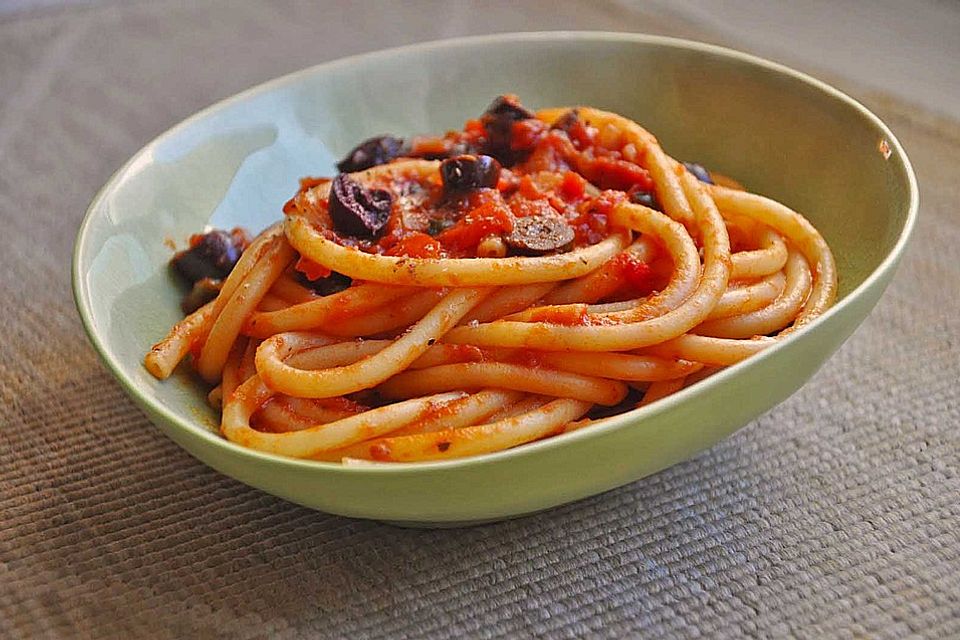 Spaghetti mit Tomaten-Chili-Einlage