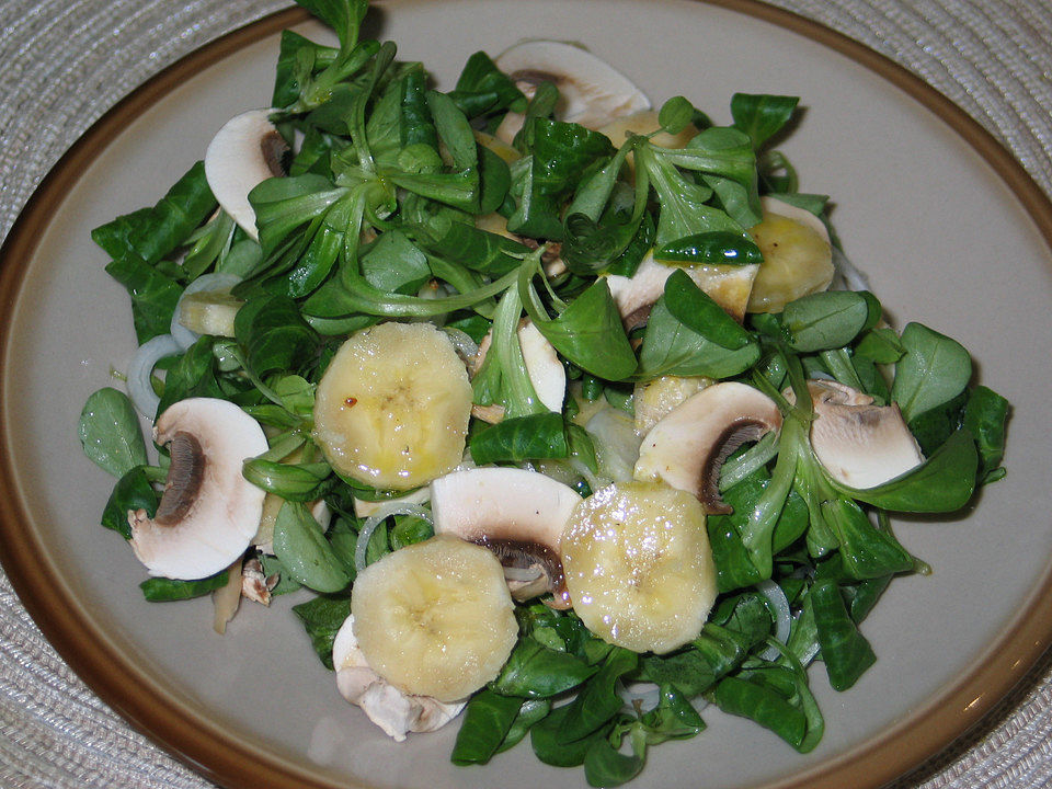 Feldsalat mit Bananen und rohen Champignons von lilienfreund| Chefkoch