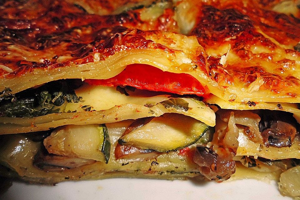 Veggie Lasagne mit viel Gemüse und Béchamelsauce