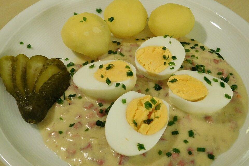 Eier in Schinken-Senf-Sauce