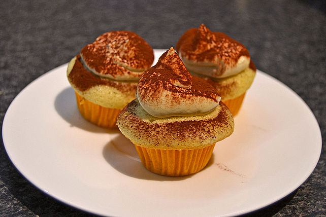 Eierlikör-Cupcakes mit Tiramisucreme| Chefkoch