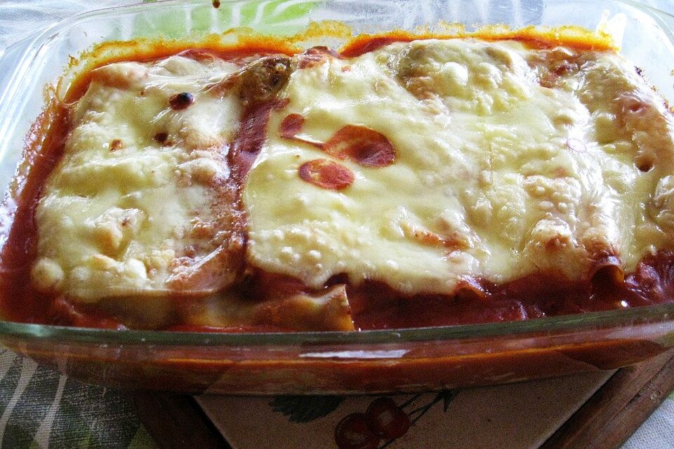 Frischkäse-Gemüse-Canneloni in Tomatensauce