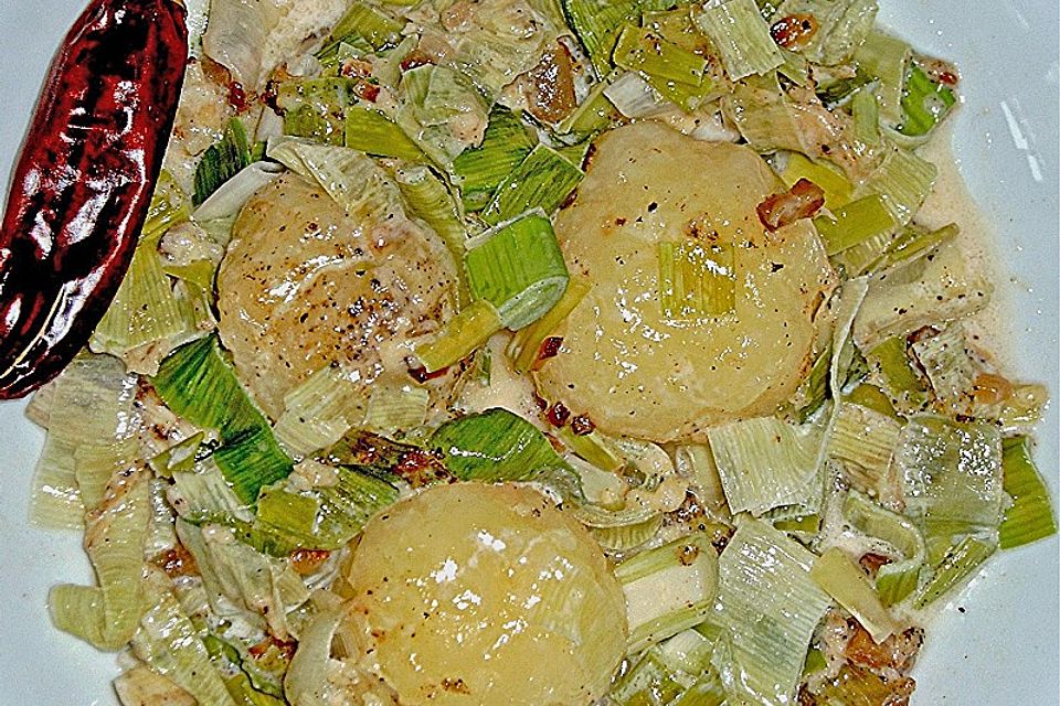 Kartoffelklößchen in Schinken Lauch Soße