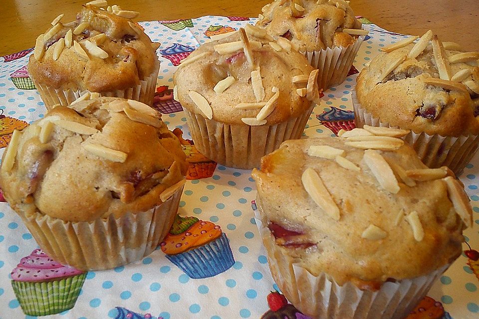 Muffins mit Pflaumen und Marzipan