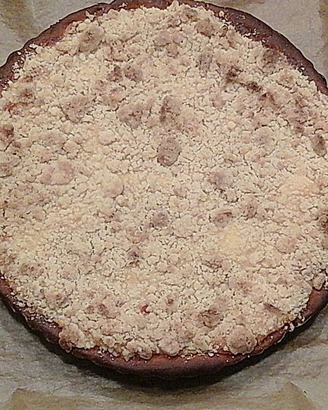 Hefekuchen gefüllt mit Vanillepudding und Streuseln