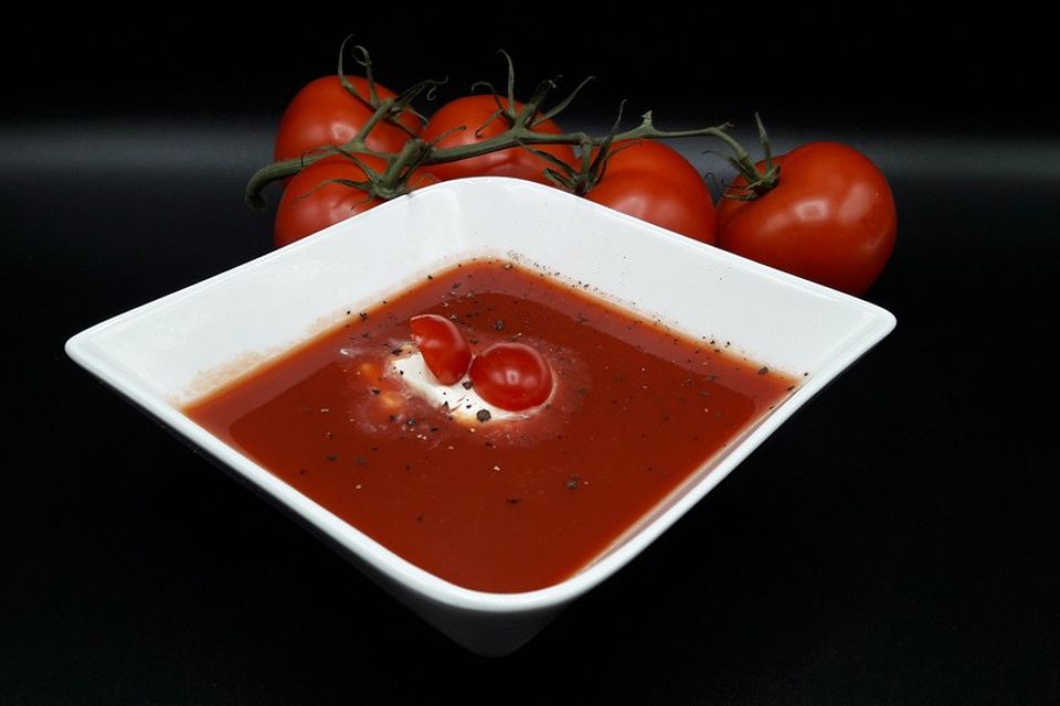 Tomatensuppe aus frischen Tomaten