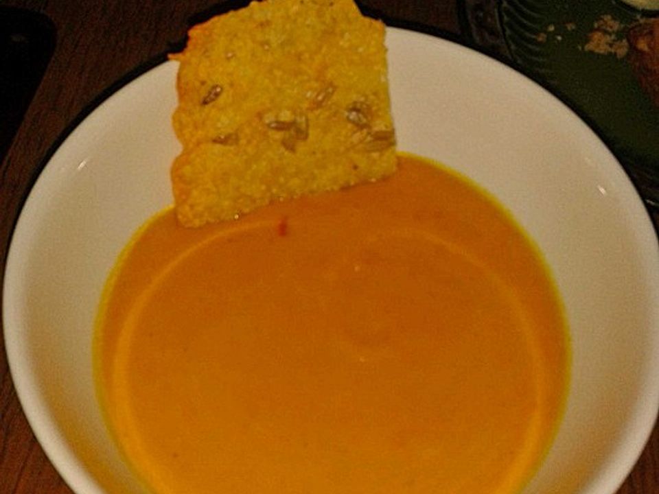 Kürbisrahmsuppe mit Käsekracker von HildeSommer| Chefkoch