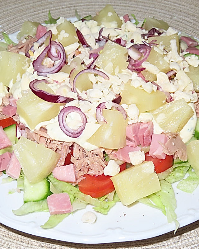 Salat mit Thunfisch und Ananas