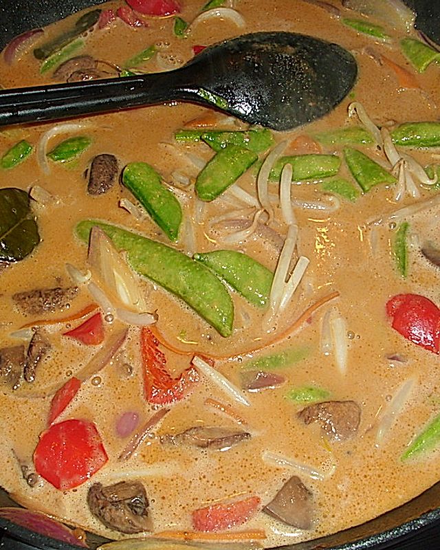 Rotes Thai-Curry wie beim Thailänder