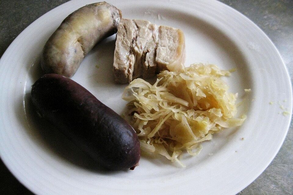 Berliner Schlachteplatte mit Sauerkraut Berliner Schlachteplatte mit Sauerkraut