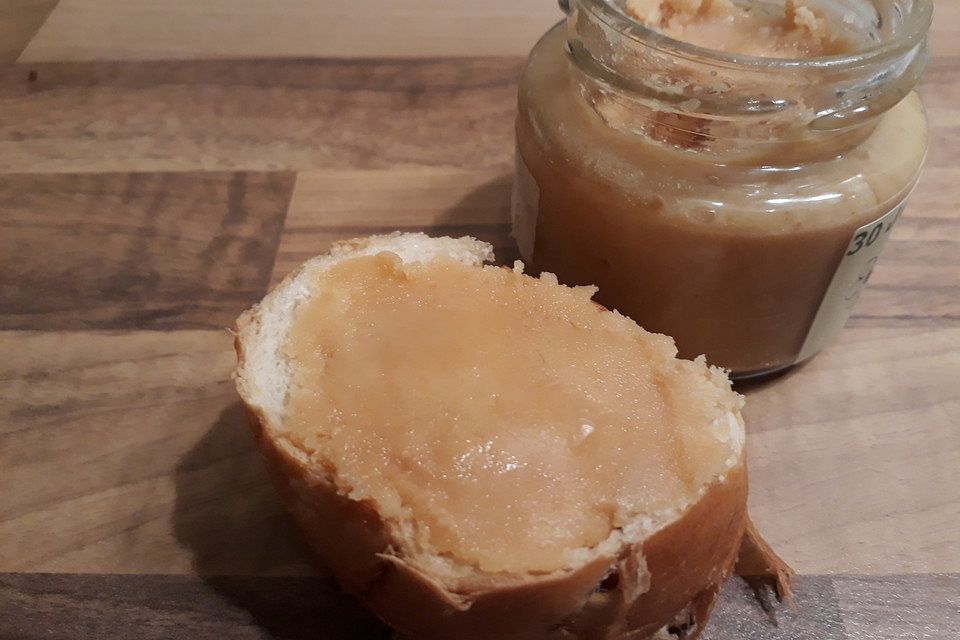 Dulce de Leche aus Milch, Zucker und Vanille