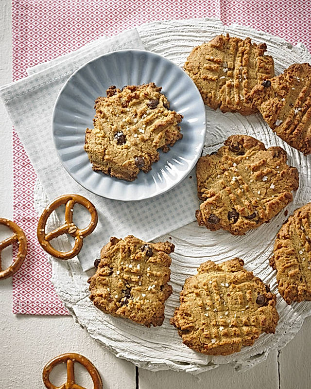 Salted Chocolate-Peanutbutter-Brezel-Cookies