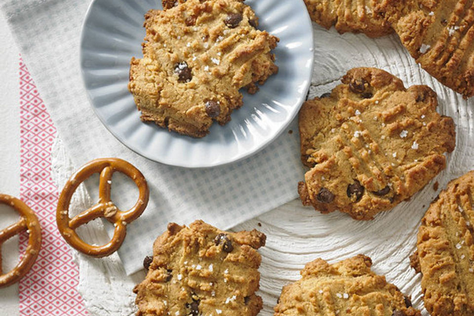 Salted Chocolate-Peanutbutter-Brezel-Cookies