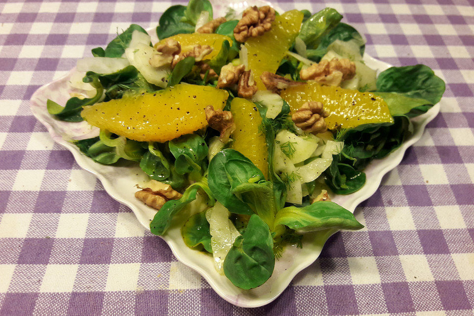 Feldsalat mit Fenchel, Orangen und Walnüssen