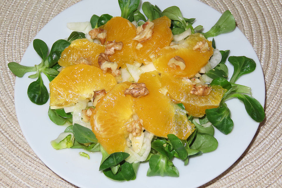 Feldsalat mit Fenchel, Orangen und Walnüssen