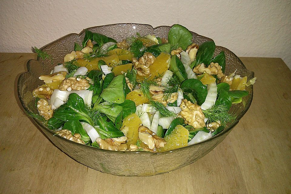 Feldsalat mit Fenchel, Orangen und Walnüssen