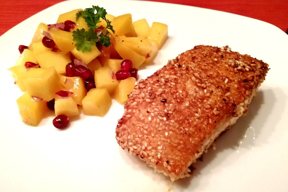 Lachs mit Sesamkruste und Mango-Granatapfel-Salat