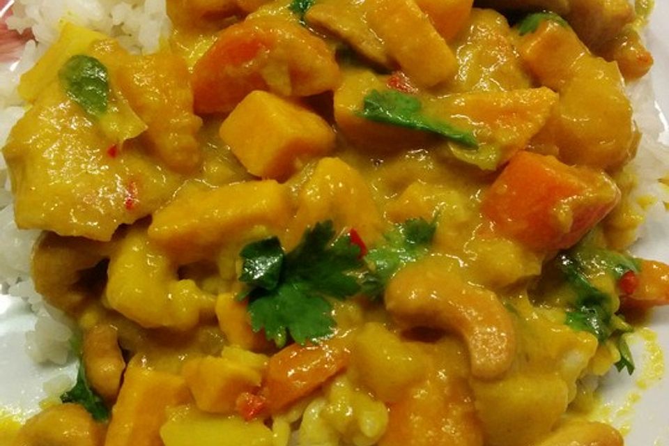 Raffiniertes Curry mit Mango, Kürbis und Cashewkernen