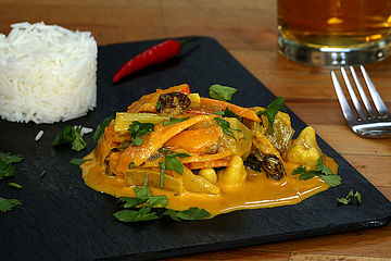 Raffiniertes Curry mit Mango, Kürbis und Cashewkernen